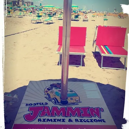 Jammin' Beach Hotel *